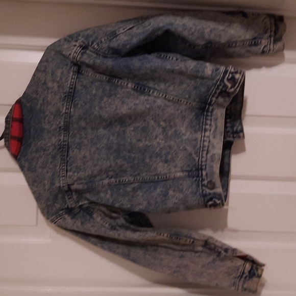 Vintage Denim Kids large Levi's Jacket with Buffalo plaid print inside acid wash - Picture 7 of 8